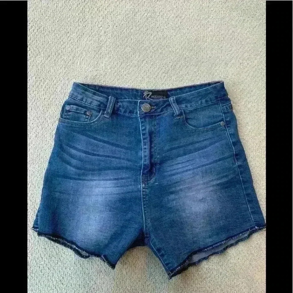 Rock and Royal Classic denim jean shorts. - Picture 1 of 4